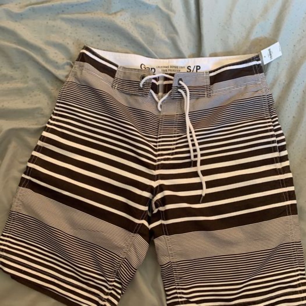 Men's GAP Small Board Shorts New With Tags Small Size